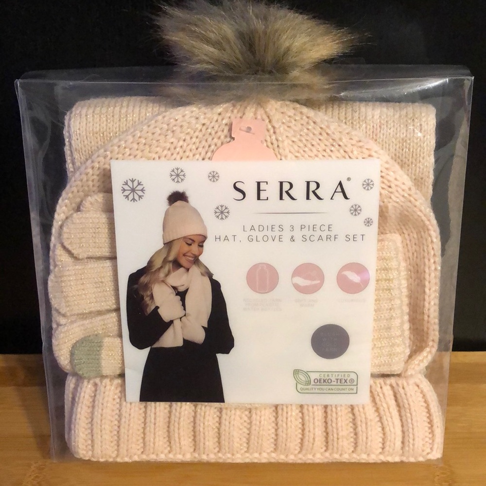 Serra hat, gloves, and scarf set